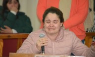 Una de las madres le contestó al concejal: "Repite el discurso del abogado, pero se pisó solo"