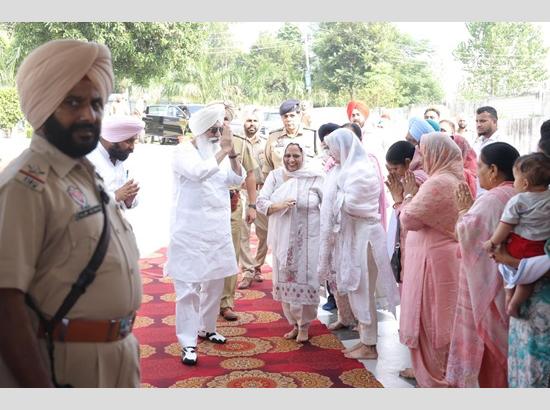 Harjot Bains, family meet Dera Radha Soami Chief in their home village Gambhipur [ FULL VIEW ]