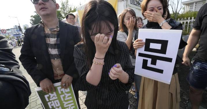South Korean parliament votes to allow tattooists to work without a medical license