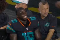 Sufre Tyreek Hill escalofriante lesión en el MNF