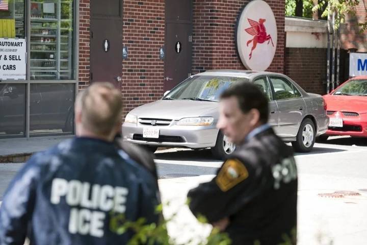 Agente de ICE mató a tiros a un hombre que se resistió al arresto en Chicago
