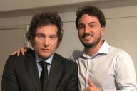 Agustín Romo quiso justificar la falta de gente en el acto con el cliché de "la cantidad de soldados..." y las redes se burlan