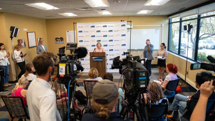 Des Moines school board puts Ian Roberts on leave after ICE arrest