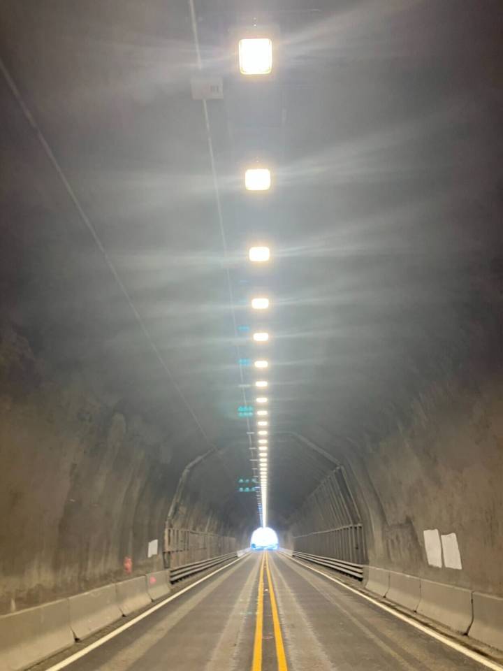 Knapps Hill Tunnel near Chelan reopens ahead of schedule with new lighting