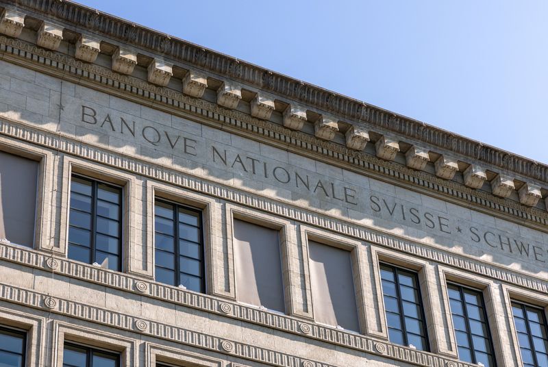 Swiss National Bank keeps interest rate at zero