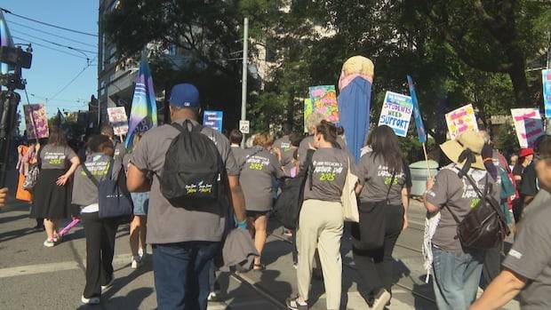 Back-to-work orders, wages, U.S. tariffs at centre of Toronto's Labour Day rallies