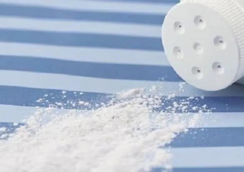 Intentó meter cocaína y marihuana en u frasco de talco a la comisaría