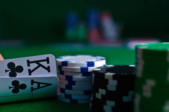 ¿Pueden los casinos en vivo replicar la emoción del juego presencial?