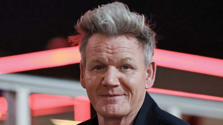 Follow Gordon Ramsay's 3-Finger Rule To Chop Herbs Like A Pro