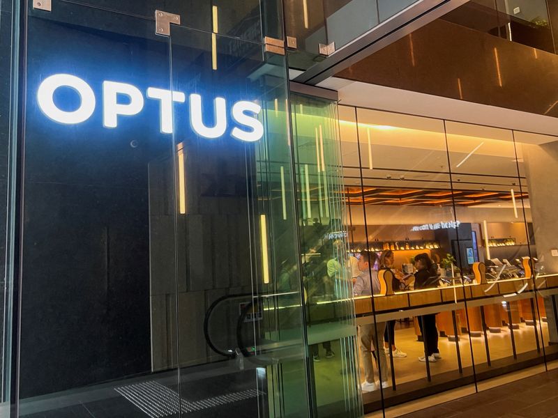 Australia's Optus vows to cooperate with probes amid outrage over emergency call services outage