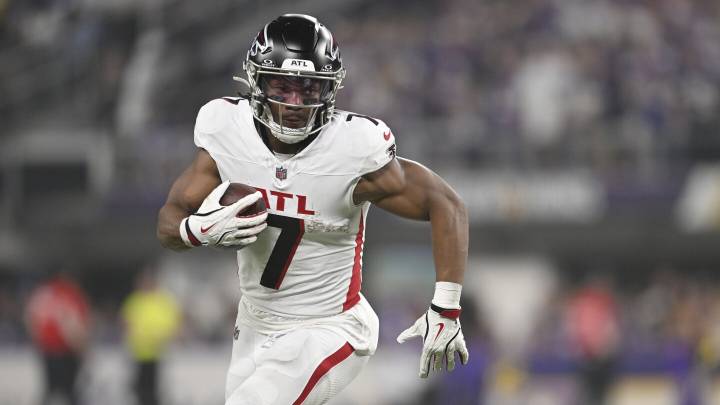 Sunday Night Football: Bijan Robinson, Atlanta's defense lead Falcons to 22