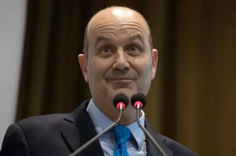 Sturzenegger presiona a diputados en medio del debate: "No le hagan el juego al kirchnerismo"