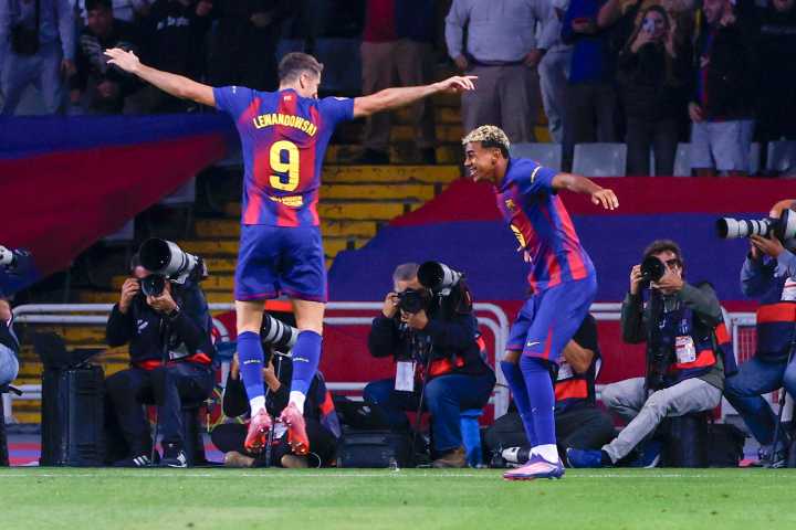 2-1. El Barça remonta en el regreso de Lamine Yamal y es el nuevo líder de LaLiga