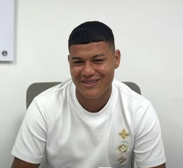 Renovó contrato -