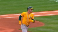 Rooker da jonrón y Atléticos madruga a Medias Rojas en el Fenway