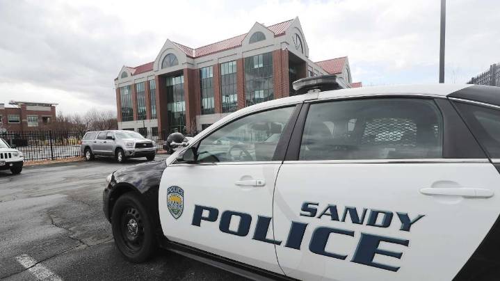 Motorcyclist dies after crash in Sandy