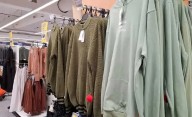 Camperas por menos de 25 mil pesos: descuentos en un histórico supermercado