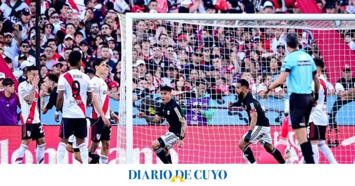 Deportivo Riestra profundizó la crisis de River con un triunfo en el Monumental
