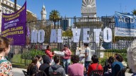 Sanitarios y profesores estallan en Argentina contra Milei: "Este veto es un recurso desesperado de un Gobierno en crisis”