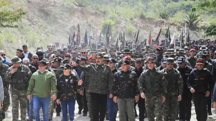 Maduro ordena reforzar despliegue militar con 25.000 efectivos en frontera con Colombia y estados del Caribe venezolano