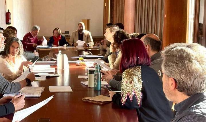 Javier Bello informa del inicio de la reorganización interna municipal