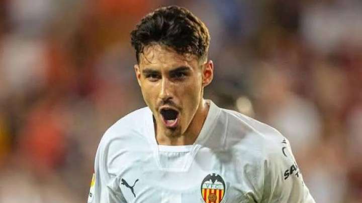 Almeida renueva con el Valencia CF hasta 2029