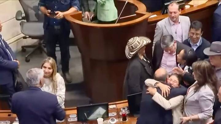 Sandra Ramírez habló de su abrazo a Carlos Camargo