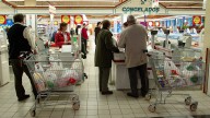 Cómo llenar el frigorífico ahorrando 1.640 euros en Zaragoza, según la OCU