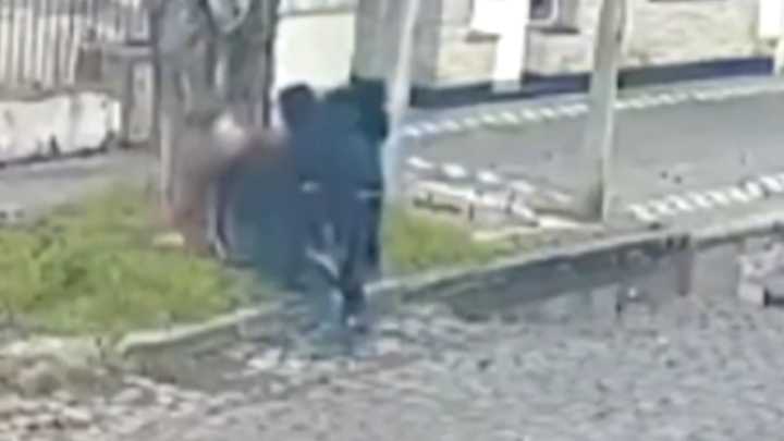 Lanús: violento robo a un jubilado en la puerta de su casa