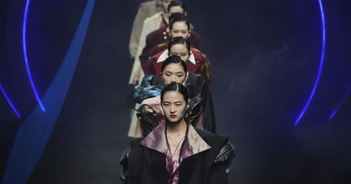 China Fashion Week highlights autumn creations in photos