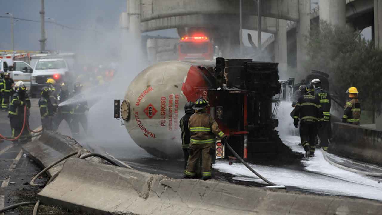 Muere chofer de pipa que explotó en Iztapalapa; suman ya 19 muertos