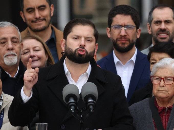 Presidente Boric llamó a defender la reforma de pensiones ante "grupo pequeño" que "hoy amenaza con hacerla retroceder"