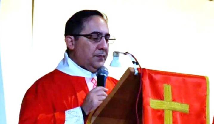 Pergamino: Secuestraron pistolas, un revólver y municiones en la casa de un cura denunciado por Violencia de Género