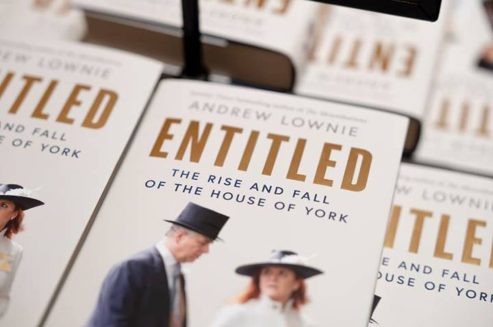 Polémica. De qué trata el nuevo libro sobre el Príncipe Andrés y por qué lo condenaría públicamente