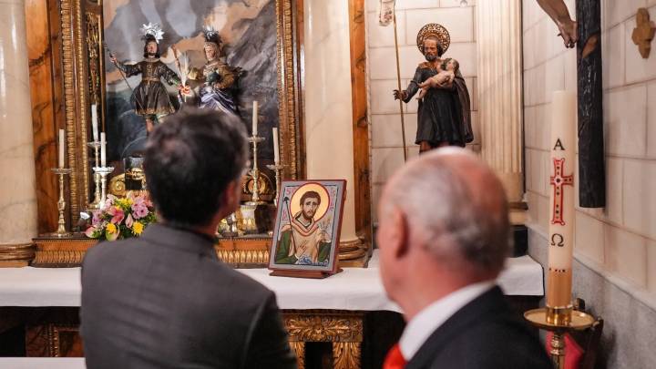 Los vecinos que conviven con la capilla donde dormían los bueyes de San Isidro: "No te imaginas que está aquí"