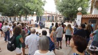 Protesta en l'Alcúdia: "Queremos recuperar toda nuestra escuela, ya han pasado diez meses y no podemos utilizar el patio"