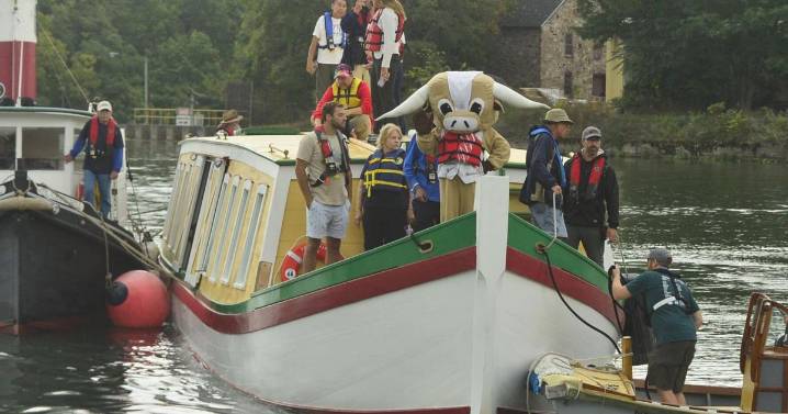 History afloat: Seneca Chief canal boat drops sails into Medina