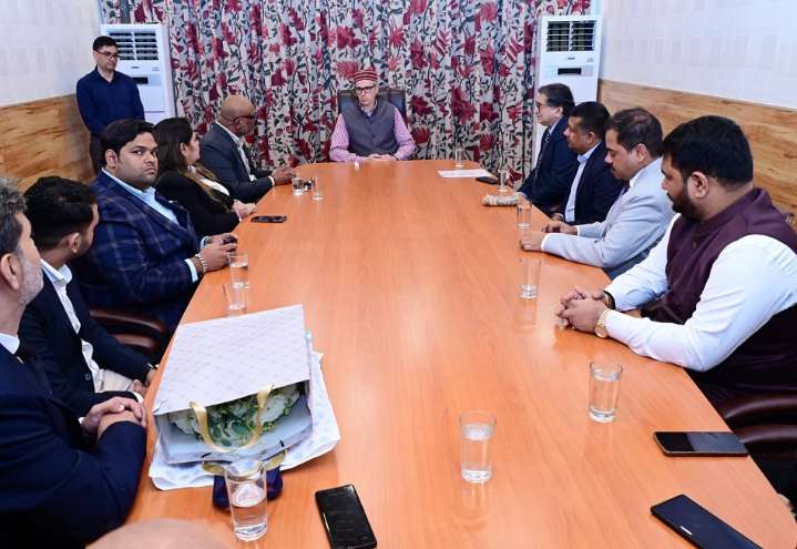 CM Omar Discusses CSR Projects With Australian Delegation 