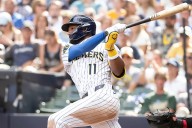 Jackson Chourio suma otra jornada de múltiples extrabases y alarga su racha