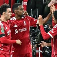 Isak scores first Liverpool goal in League Cup win, Chelsea survive scare
