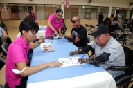 Jóvenes universitarios de Monclova donan prótesis de mano gratuitas