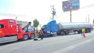Carretera Toluca–Tenango colapsa por choque de pipa; tres heridos y una casa dañada