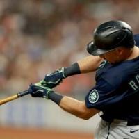 Raleigh sets homer mark for Mariners in MLB win at Houston