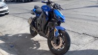 Motociclista queda lesionado tras intentar rebasar en sentido contrario