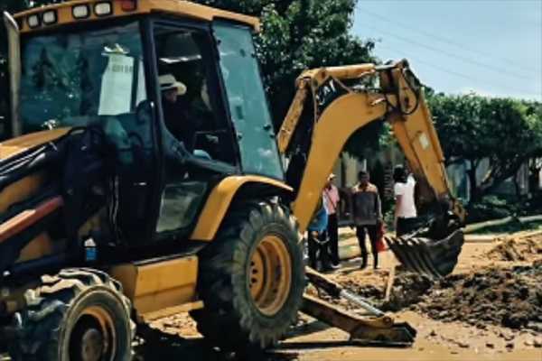 Avanza obra de alcantarillado en el barrio Altamira de Fundación