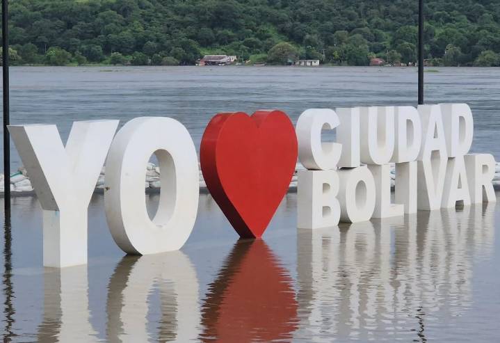 Comercios siguen inundados por desborde del río Orinoco en Ciudad Bolívar