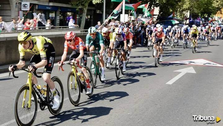 Galería de imágenes del fugaz paso de la Vuelta Ciclista a España por Salamanca