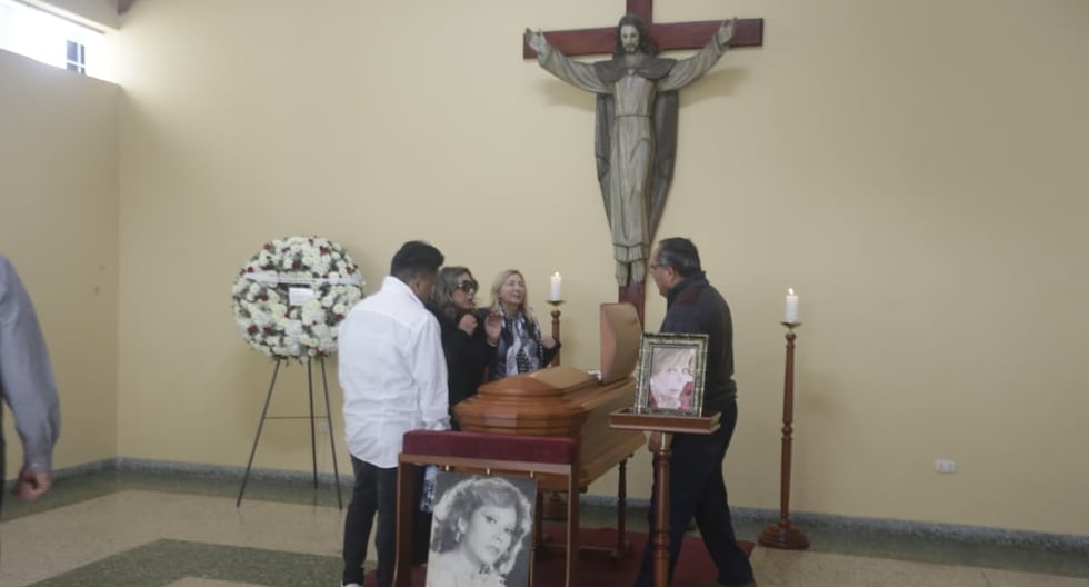 Restos de la actriz Camucha Negrete son velados en la capilla Virgen de Fátima (FOTOS)
