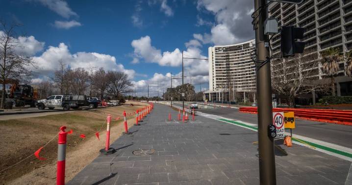 Contractor responsible for construction works ahead of light rail has licence suspended