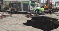 FOTOS | Evacúan a ocho familias por socavón en la Renovación, Iztapalapa